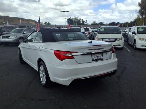Used 2012 Chrysler 200 Touring FWD image 5