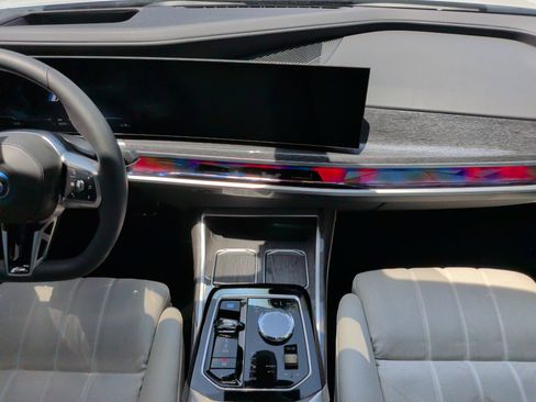 Certified 2025 BMW i7 eDrive50 w/ M Sport Package RWD image 33