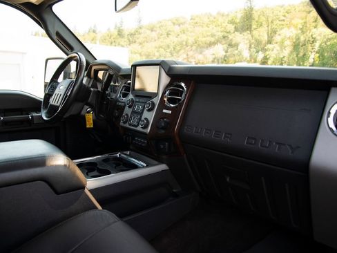 Used 2016 Ford F250 Lariat w/ Lariat Ultimate Package AWD/4WD image 18