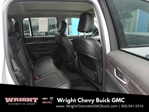 Used 2023 Jeep Grand Cherokee Limited image 24