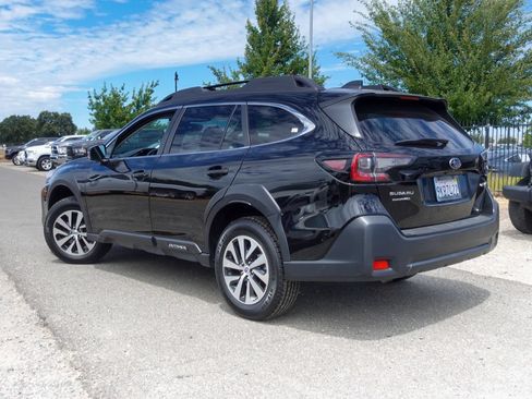 Used 2024 Subaru Outback Premium AWD/4WD image 9