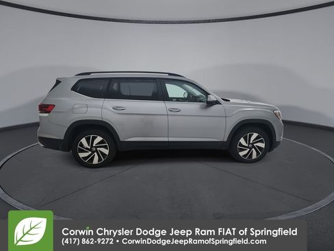 Used 2025 Volkswagen Atlas SE image 9