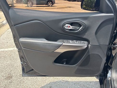 Used 2019 Jeep Cherokee Overland AWD/4WD image 54