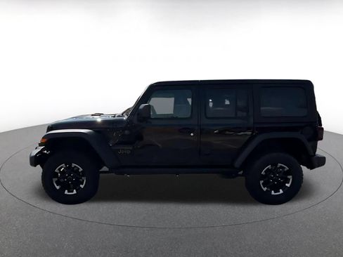 Used 2025 Jeep Wrangler Unlimited Rubicon AWD/4WD image 4