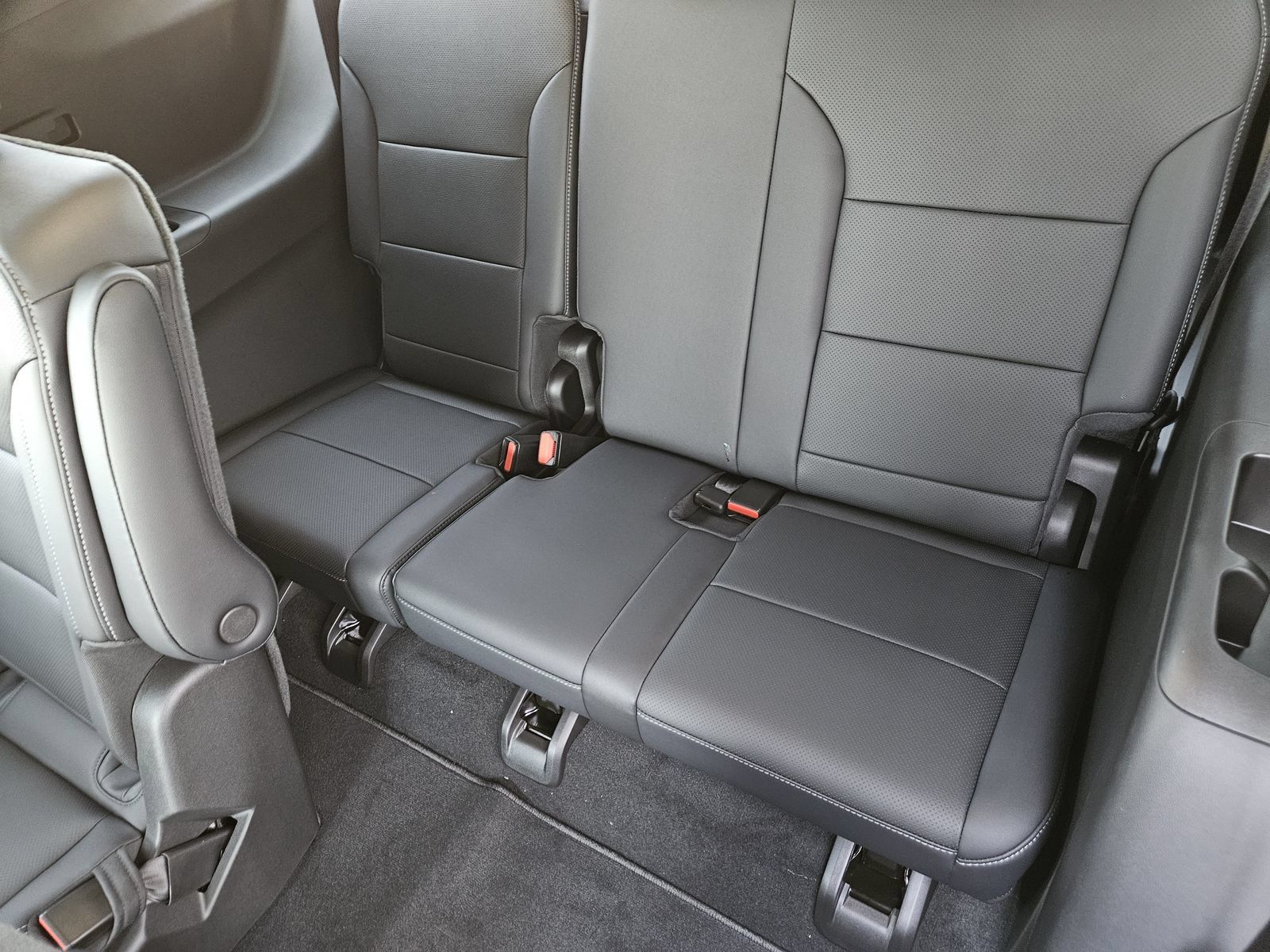New 2027 Chevrolet Traverse LT w/ Midnight/Sport Edition FWD image 26