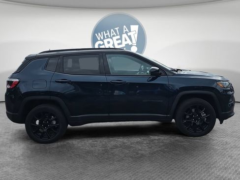 Used 2024 Jeep Compass Latitude w/ Altitude Special Edition AWD/4WD image 2