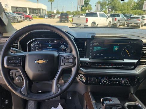 Used 2023 Chevrolet Silverado 1500 High Country w/ Technology Package AWD/4WD image 16