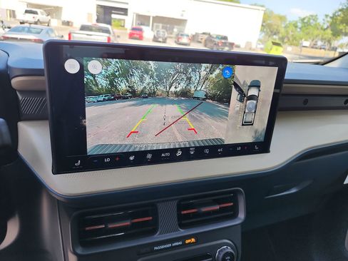 Certified 2025 Ford Maverick Lariat image 28