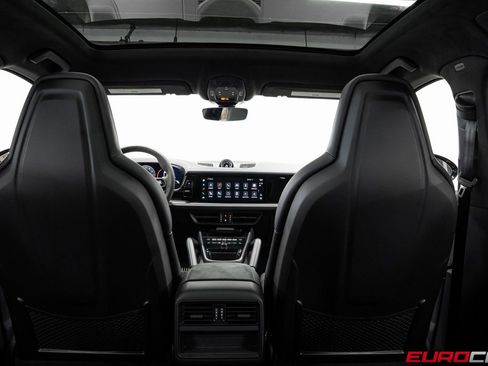 Used 2025 Porsche Cayenne GTS image 22