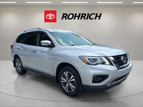 Used 2019 Nissan Pathfinder S AWD/4WD image 4