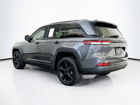 Used 2023 Jeep Grand Cherokee Altitude image 5
