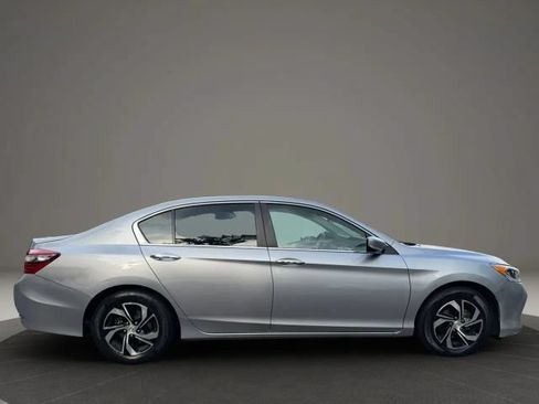 Used 2017 Honda Accord LX image 4