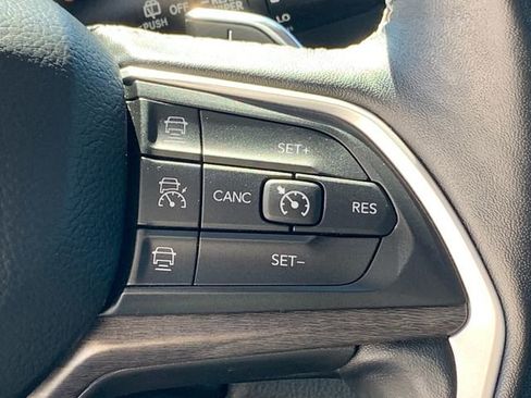 Used 2022 Jeep Grand Cherokee L Limited image 34