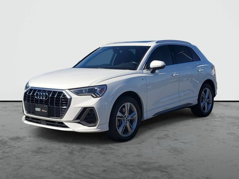 Used 2020 Audi Q3 2.0T Premium Plus w/ Premium Plus Package AWD/4WD image 2