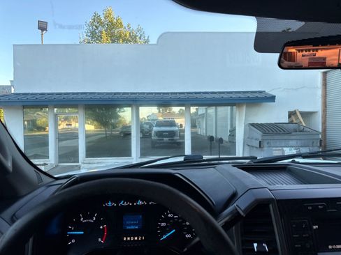 Used 2017 Ford F550 2WD Regular Cab Super Duty image 13