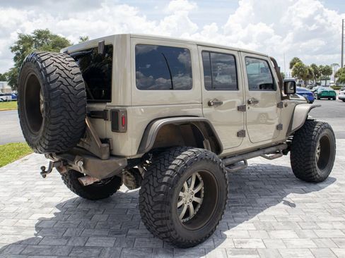 Used 2017 Jeep Wrangler Unlimited Sahara AWD/4WD image 10