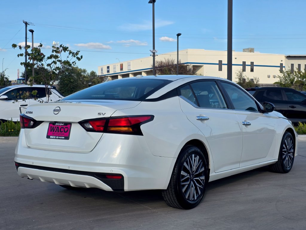 Used 2024 Nissan Altima 2.5 SV FWD image 11
