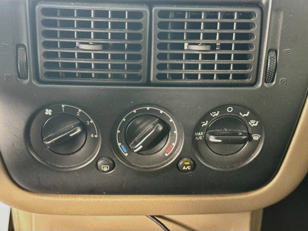 Used 2004 Ford Explorer XLS RWD image 18