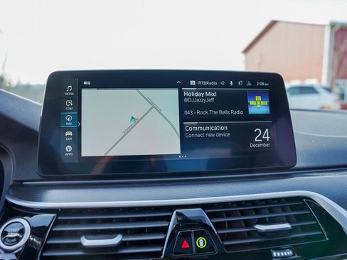 Used 2023 BMW 530e xDrive w/ Premium Package image 25