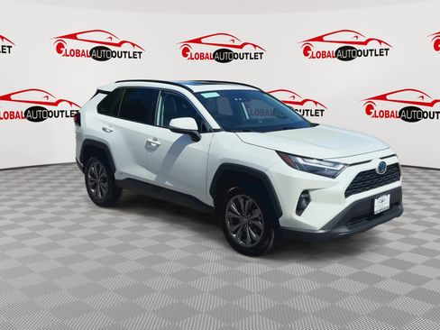 Used 2022 Toyota RAV4 XLE Premium AWD/4WD image 2