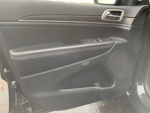 Used 2017 Jeep Grand Cherokee Limited w/ Luxury Group II image 13