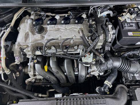Used 2021 Toyota Corolla LE FWD image 38