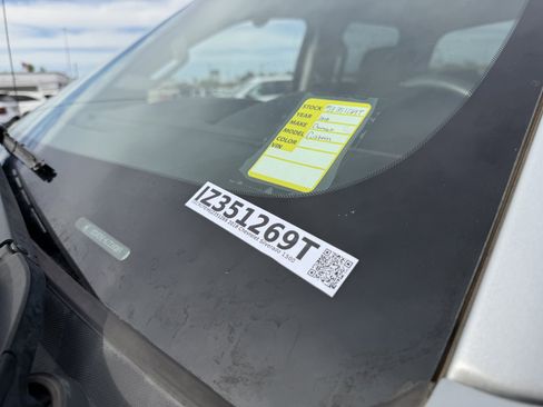 Used 2018 Chevrolet Silverado 1500 Custom image 16