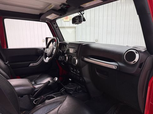 Used 2016 Jeep Wrangler Unlimited Rubicon AWD/4WD image 14