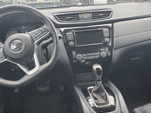 Used 2018 Nissan Rogue SV FWD image 7