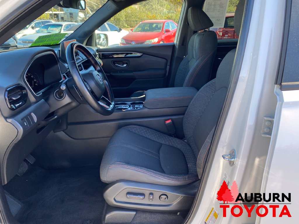 Used 2023 Honda Pilot Sport image 11