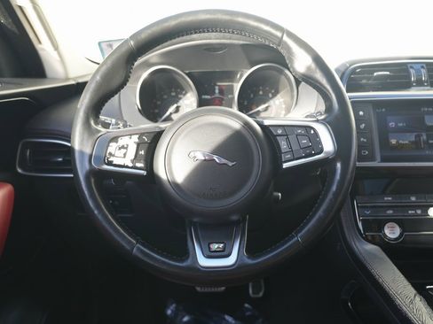 Used 2017 Jaguar F-PACE R-Sport image 45