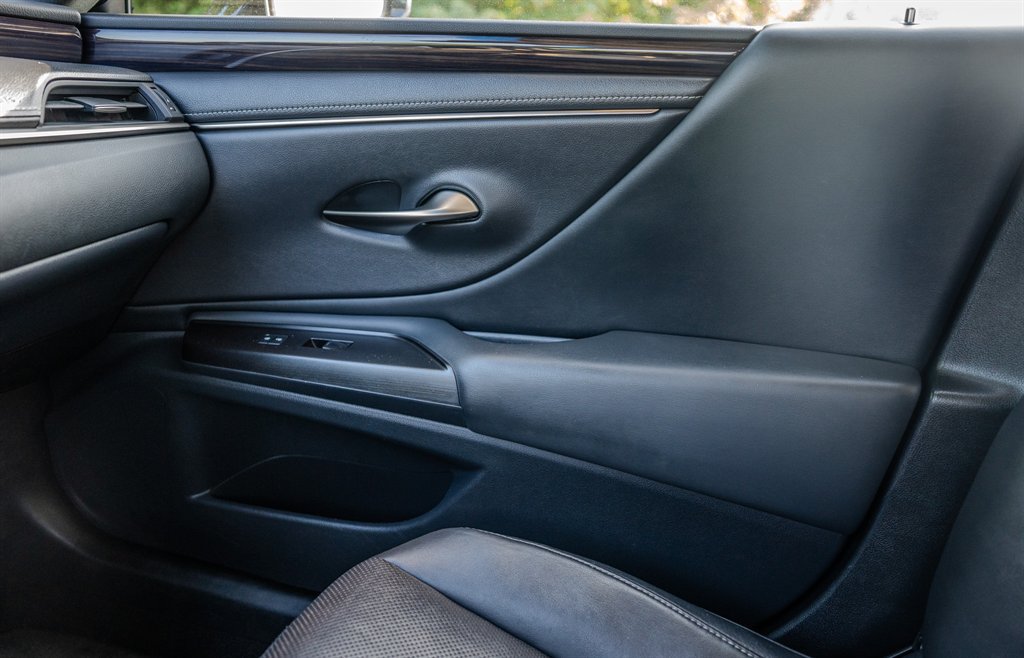 Used 2019 Lexus ES 350 w/ Premium Package FWD image 23