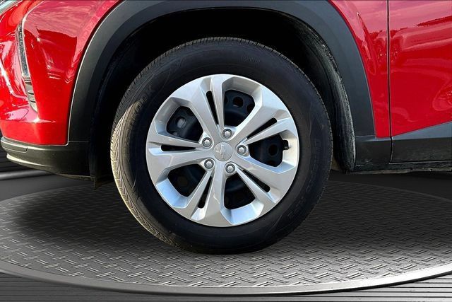 Used 2026 Chevrolet Trax LS FWD image 32