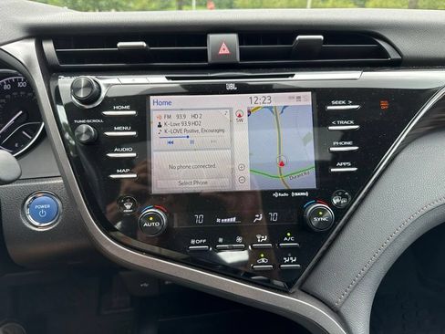 Used 2020 Toyota Camry XLE w/ Sunroof Package FWD image 10