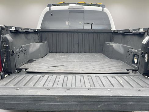 Used 2017 Toyota Tacoma TRD Sport image 11