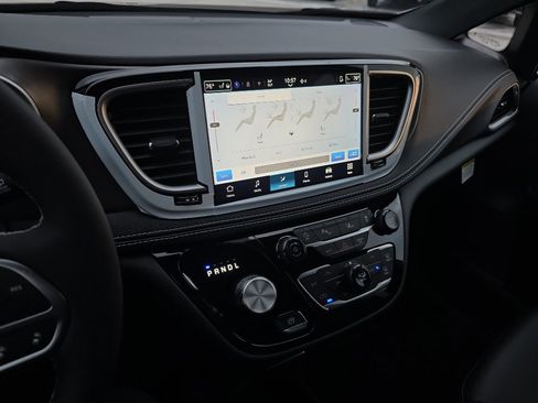 New 2026 Chrysler Pacifica Select image 12