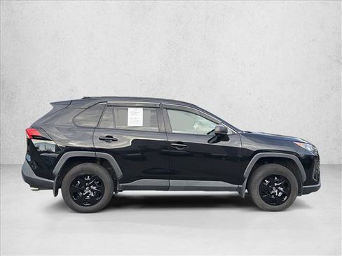 Used 2019 Toyota RAV4 LE image 4