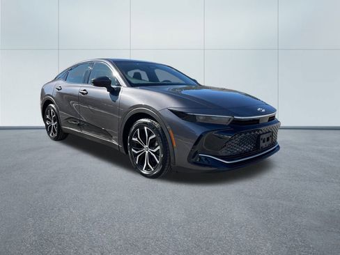 Used 2023 Toyota Crown XLE image 4