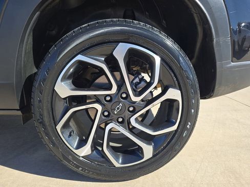 Used 2025 Chevrolet Trax RS w/ Driver Confidence Package FWD image 32