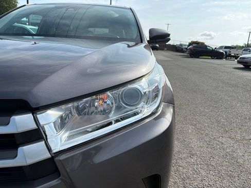 Used 2019 Toyota Highlander LE FWD image 11