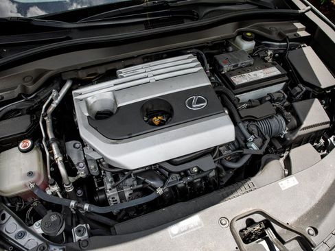 Used 2019 Lexus UX 200 image 39