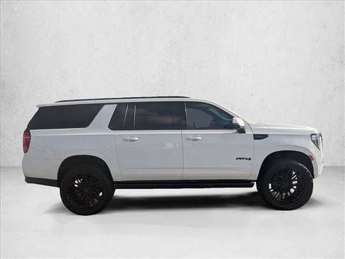 Used 2023 GMC Yukon XL AT4 w/ Technology Package AWD/4WD image 4