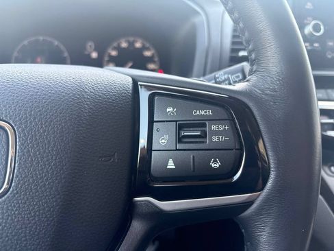 Used 2025 Honda Odyssey Elite image 17