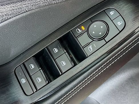 Used 2023 Nissan Rogue SV AWD/4WD image 19