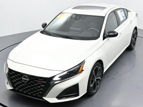 Used 2024 Nissan Altima 2.5 SR w/ SR Premium Package AWD/4WD image 40