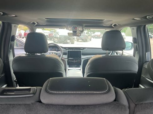 New 2025 Jeep Grand Cherokee Laredo w/ Luxury Tech Group I image 23