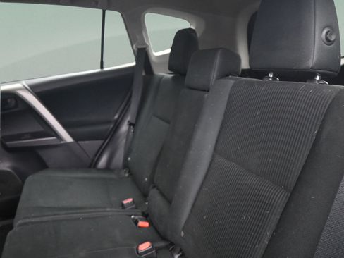 Used 2018 Toyota RAV4 LE FWD image 34