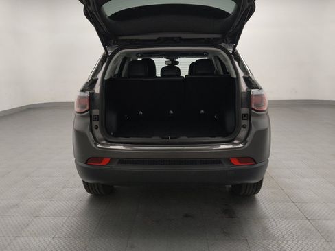 Used 2018 Jeep Compass Latitude w/ Popular Equipment Group FWD image 29
