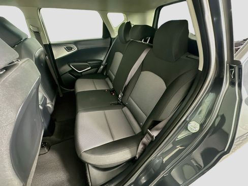 Used 2025 Kia Soul LX w/ LX Technology Package FWD image 27