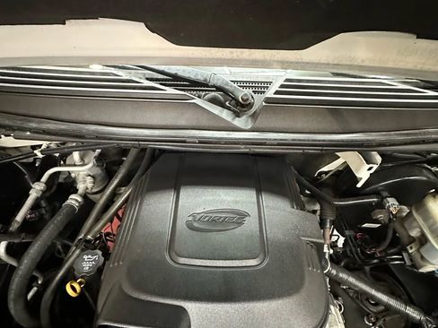 Used 2011 Chevrolet Avalanche LT image 31